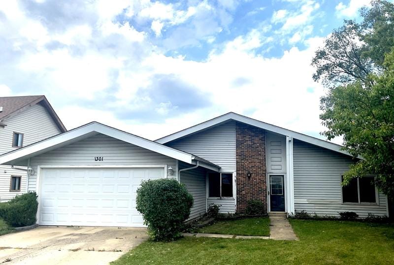 1301 Hialeah Ln, Hanover Park, IL 60133 - MLS 11937578 for Sale