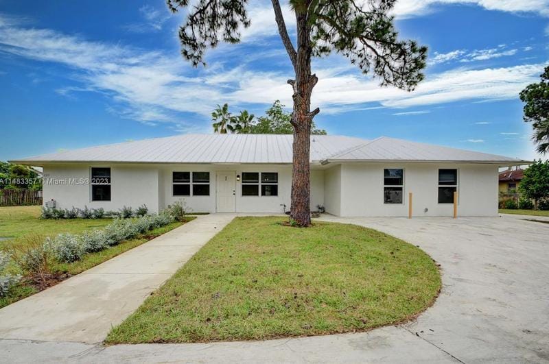 4563 Gulfstream Rd #4563, Lake Worth, FL 33461 - MLS A11483357 for Rent
