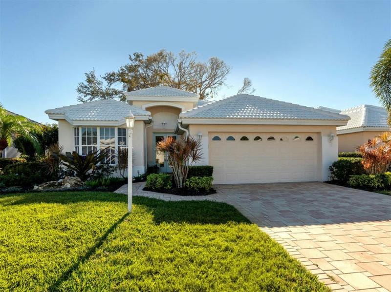 207 VESTAVIA DR, VENICE, FL 34292 Single Family Residence For Sale  MLS# A4596736