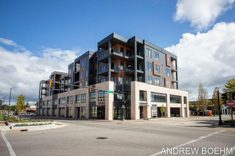 159 S RIVER AVE STE 302, Holland, MI 49423 Condominium For Sale  MLS# 22040127