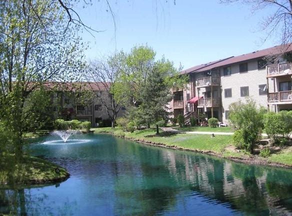 Pebbleshire II Associates - 840 Cherry Valley Rd - Vernon Hills, IL Apartments for Rent