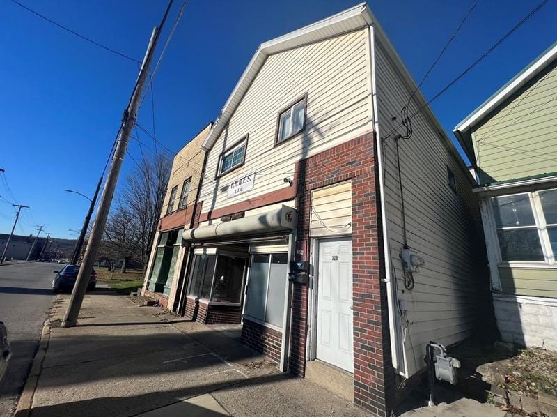 329 E Long Ave, New Castle, PA 16101 - MLS 1635584 for Sale