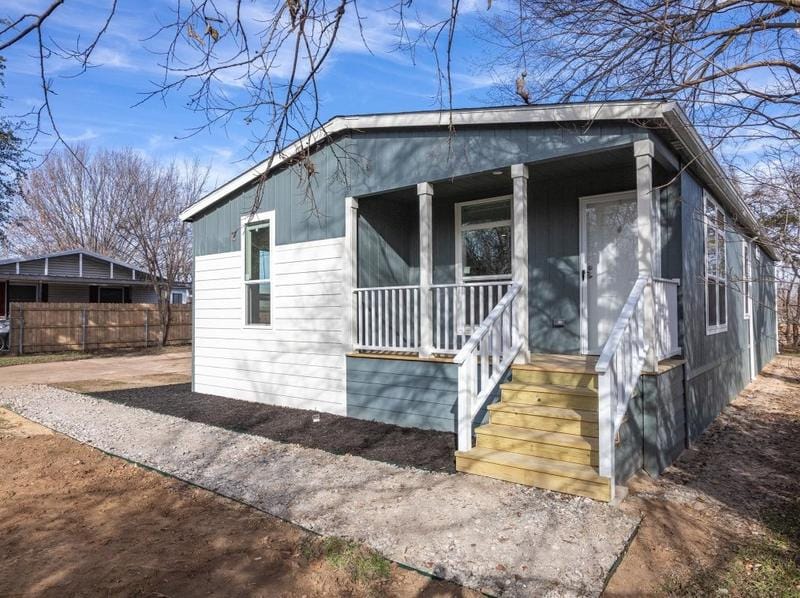 113 Dwight Dr, Azle, TX 76020 - MLS 20502617 for Sale