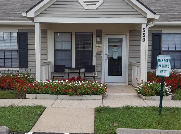 Oak Run Apartment Homes - 550 Brandenbush Court - Columbus, OH Apartments for Rent