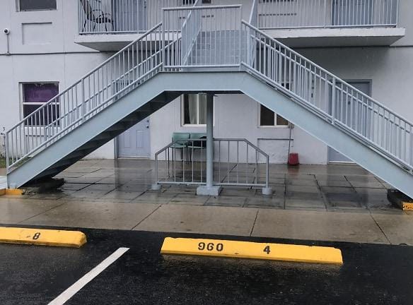 Apollo Terrace Apartments - 970 N 66th Ter - Hollywood, FL Apartments for Rent