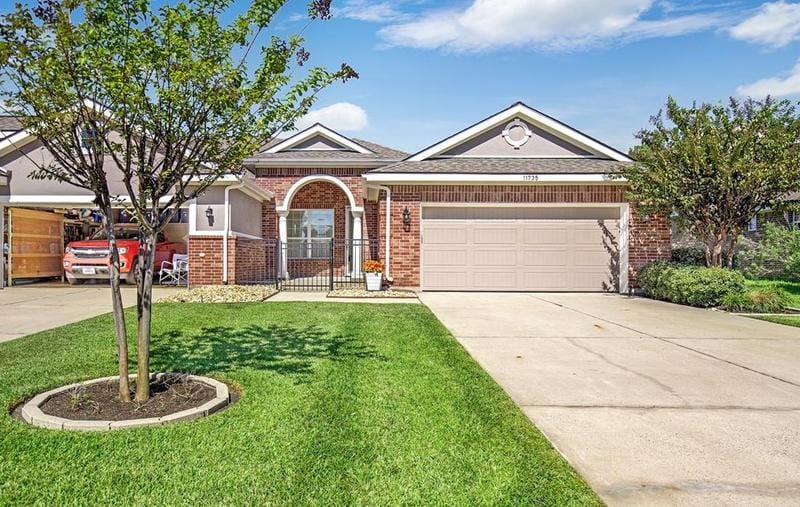 11735 Champions Gate Dr Dr, Mont Belvieu, TX 77535 - MLS 23092049 for Sale