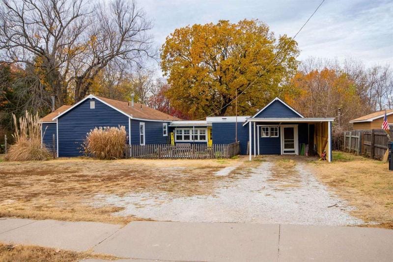 1421 N Custer Ln, Augusta, KS 67010  610002488 for Sale
