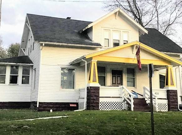 805 Douglas St unit 1 - Mount Pleasant, MI 48858 - Home For Rent