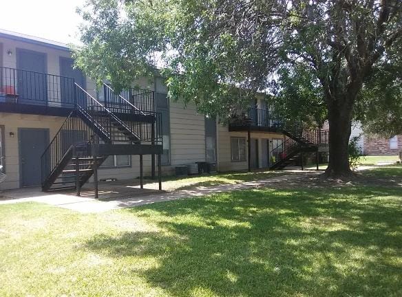 Parker II Apartments - 100 Bluebonnet St - Stephenville, TX Apartments for Rent