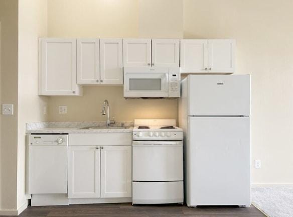107 Cherry St unit 903 - Seattle, WA 98104 - Home For Rent