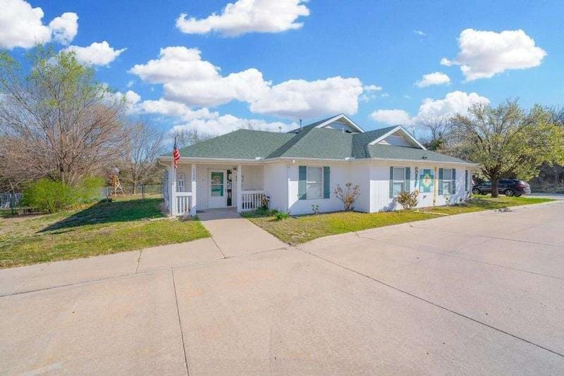 1726 Chicago Ave, Winfield, KS 67156  604577048 for Sale