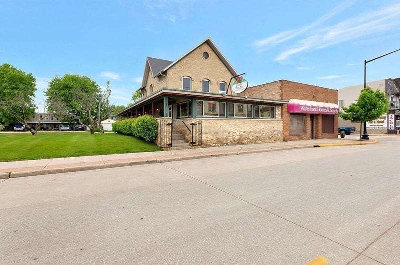 607 4th St, Algoma, WI 54201 - MLS 50260707 for Sale