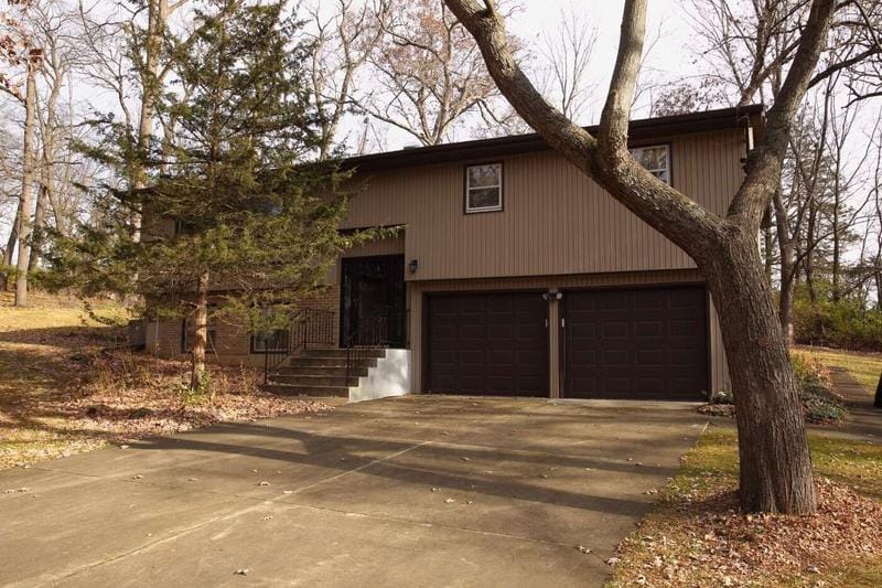 2581 Royal Oaks, FREEPORT, IL 61032  610304775 for Sale
