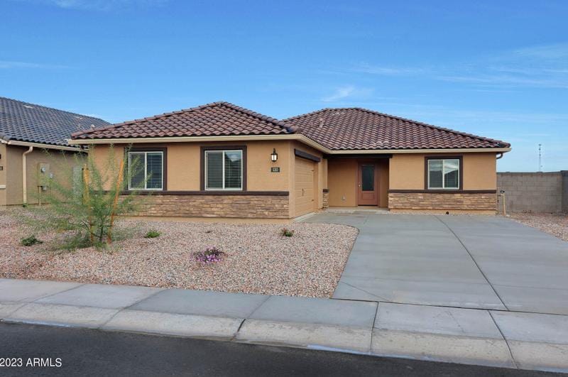 547 W Crowned Dove Trail, Casa Grande, AZ 85122 - MLS 6588711 for Sale