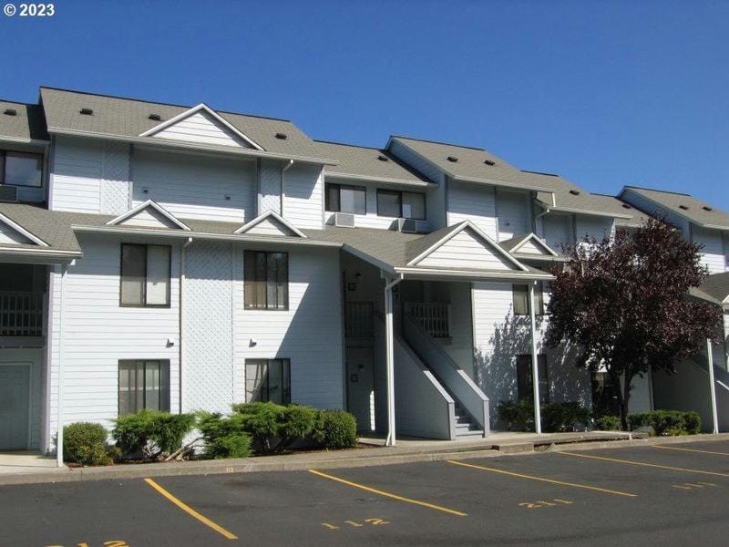 301 N 15TH ST UNIT 116, Hood River, OR 97031 Condominium For Sale  MLS# 23652162