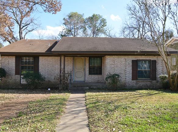 908 E Stone St - Brenham, TX 77833 - Home For Rent