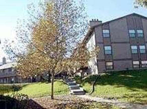Raintree Apartments - 3708 SW 29th St - Topeka, KS Apartments for Rent