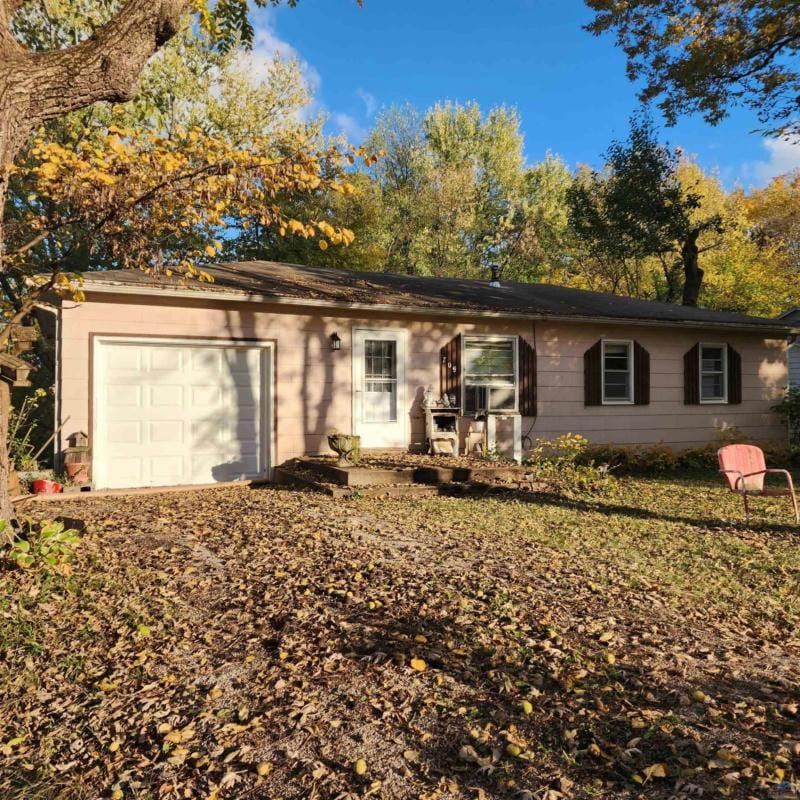 709 S WALNUT ST, La Monte, MO 65337 Single Family Residence For Sale  MLS# 96413