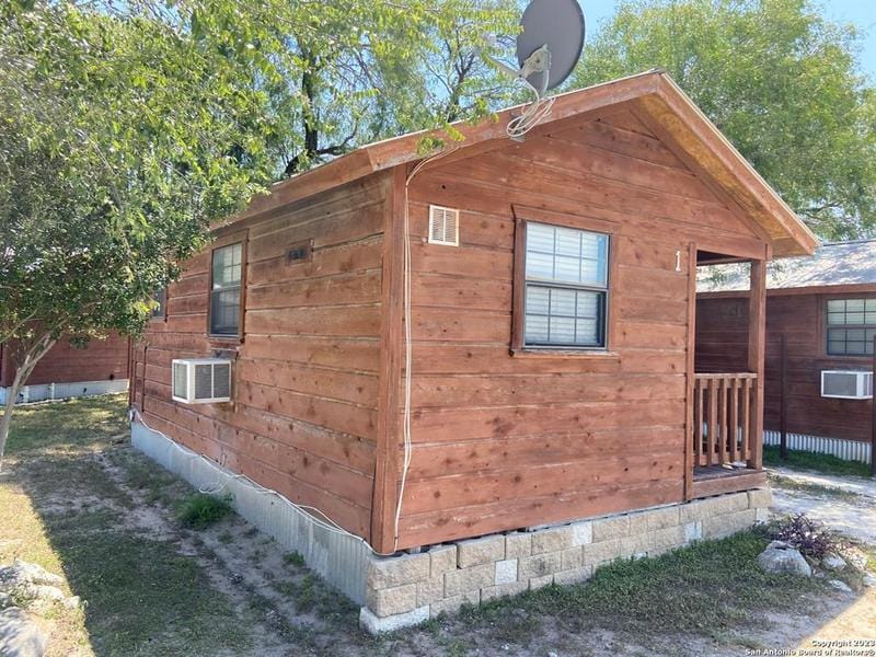 2293 S Highway 37 Access CABIN, Three Rivers, TX 78071 for Rent
