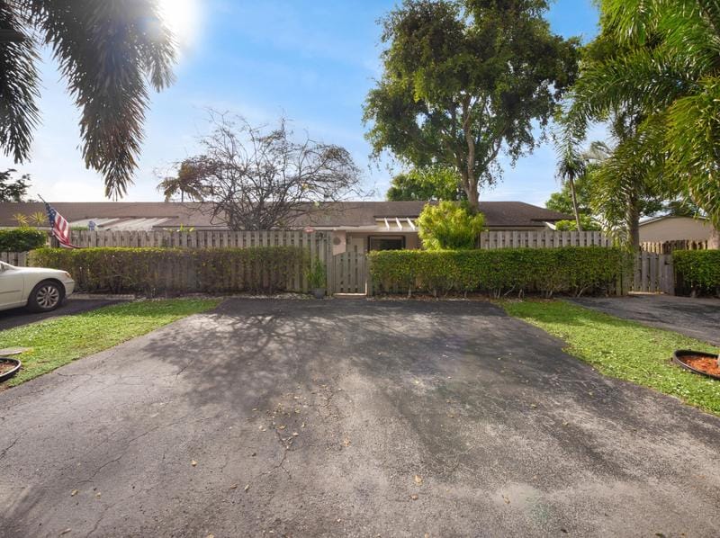 5217 E Lakes Dr, Deerfield Beach, FL 33064 - MLS RX-10942533 for Sale