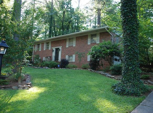 3740 Spearman Dr - Hoover, AL 35216 - Home For Rent