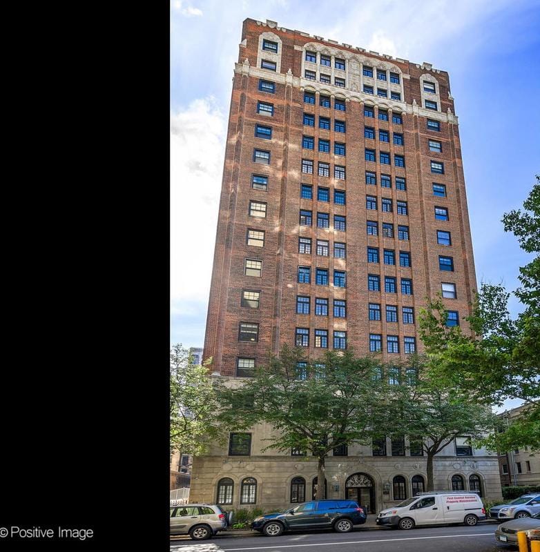 415 W Aldine Ave #15D, Chicago, IL 60657 - MLS 11960528 for Sale