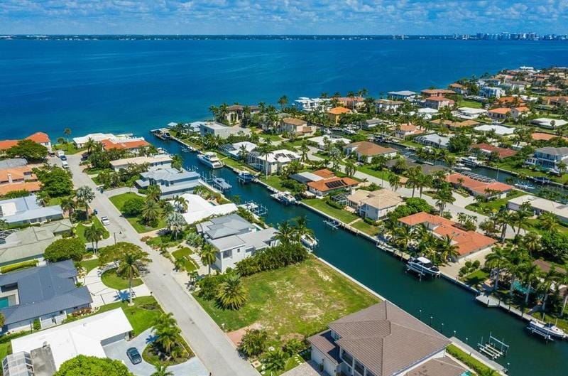 530 Chipping Ln, Longboat Key, FL 34228 - MLS A4582466 for Sale