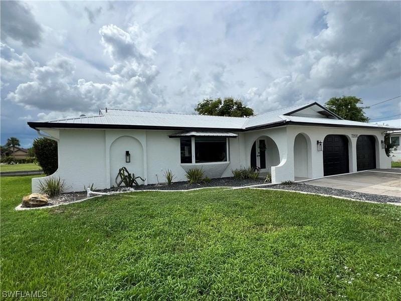 North Fort Myers, Lee County, FL Lakefront Property, Waterfront Property, House for sale Property ID: 417149977
