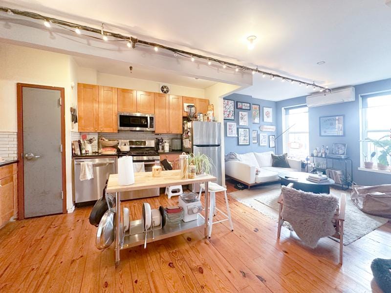 302 Metropolitan Avenue, Unit 3R for Rent