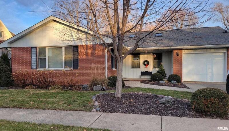 107 S PINE Street, Washington, IL 61571  621162455 for Sale