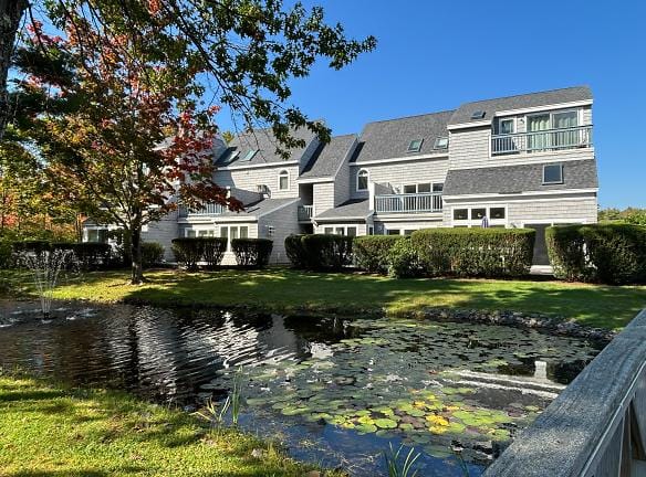 146 W Grand Ave - Old Orchard Beach, ME 04064 - Home For Rent
