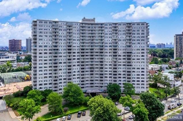 2000 Linwood Ave #18V, Fort Lee, NJ 07024 - MLS 23029695 for Sale
