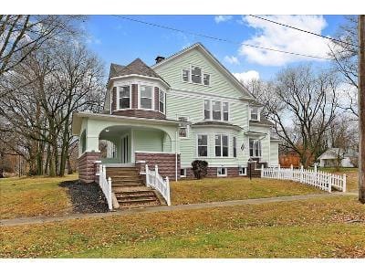 E Sycamore St for Sale