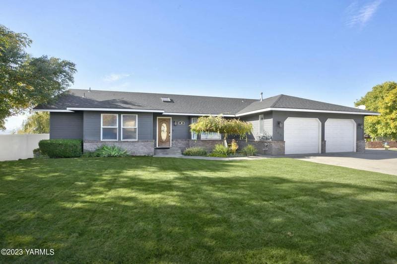 102 N 57TH ST, Yakima, WA 98901 Single Family Residence For Sale  MLS# 23-2499