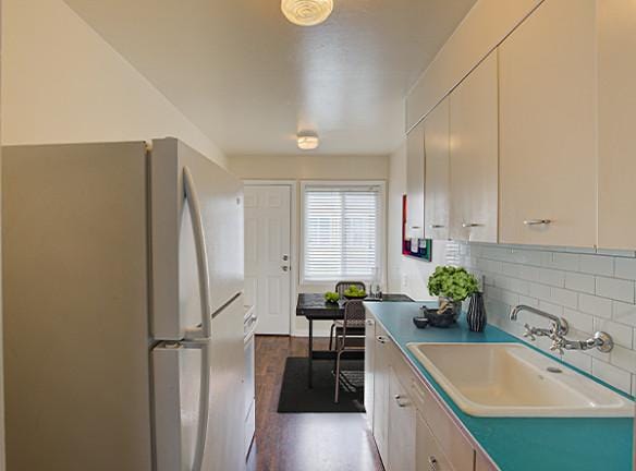 Clinton Court - 2725 SE 30th Ave - Portland, OR Apartments for Rent