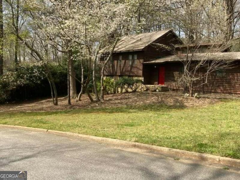 3315 CANTERBURY TRL, Rex, GA 30273 Single Family Residence For Sale  MLS# 20155628