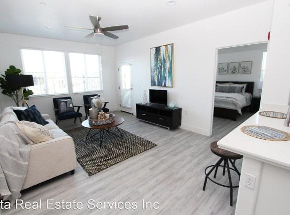 1231 Pine Rock Dr - Hollister, CA 95023 - Home For Rent