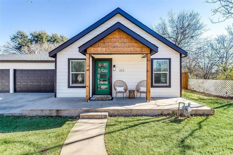 323 S Hannaford St, Granbury, TX 76048 for Rent