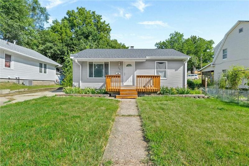 705 THORNTON AVE, Des Moines, IA 50315 Single Family Residence For Sale  MLS# 681187