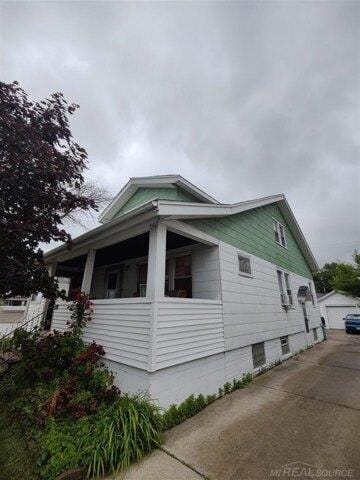 4 Bedroom 2 Bath In Center Line MI 48015 for Rent
