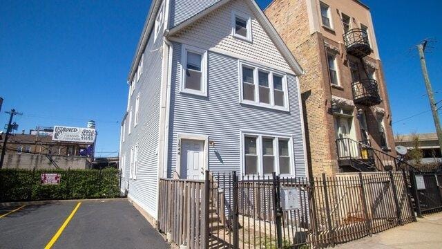 3 Bedroom 2 Bath In Chicago IL 60642 for Rent