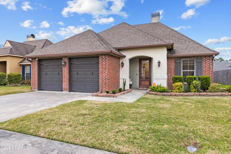 218 CEDAR GROVE DR, Youngsville, LA 70592 Single Family Residence For Sale  MLS# 24000423