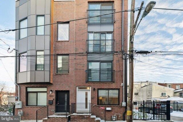 4 Bedroom 4 Bath In Philadelphia PA 19122 for Rent