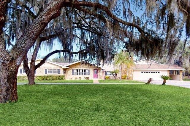 4 Bedroom 3.5 Bath In Leesburg FL 34748 for Sale