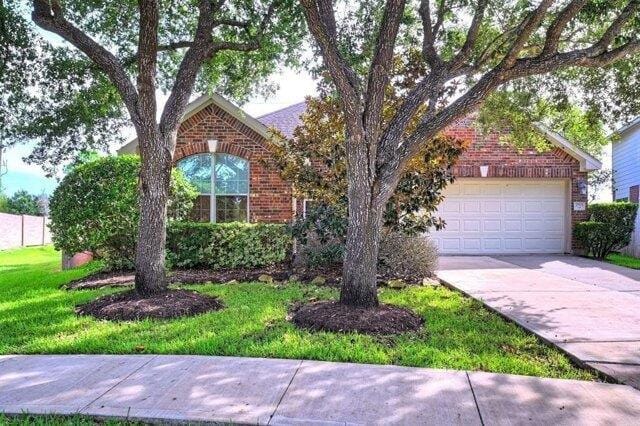 3 Bedroom 2 Bath In Pearland TX 77584 for Rent