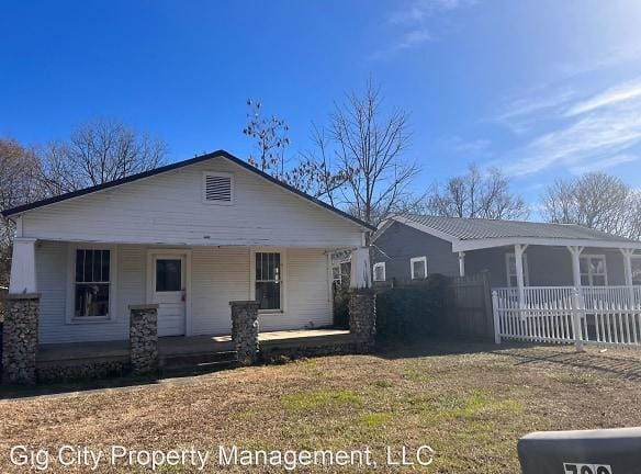722 Indian Ave Rossville, GA 30741 - Home For Rent