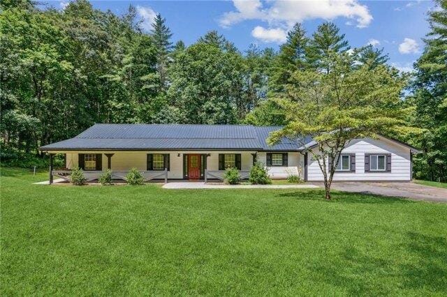 4 Bedroom 2 Bath In Blue Ridge GA 30513 for Rent