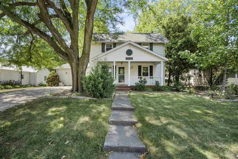 1407 N 2ND AVE, Washington, IA 52353 Single Family Residence For Sale  MLS# 202304181