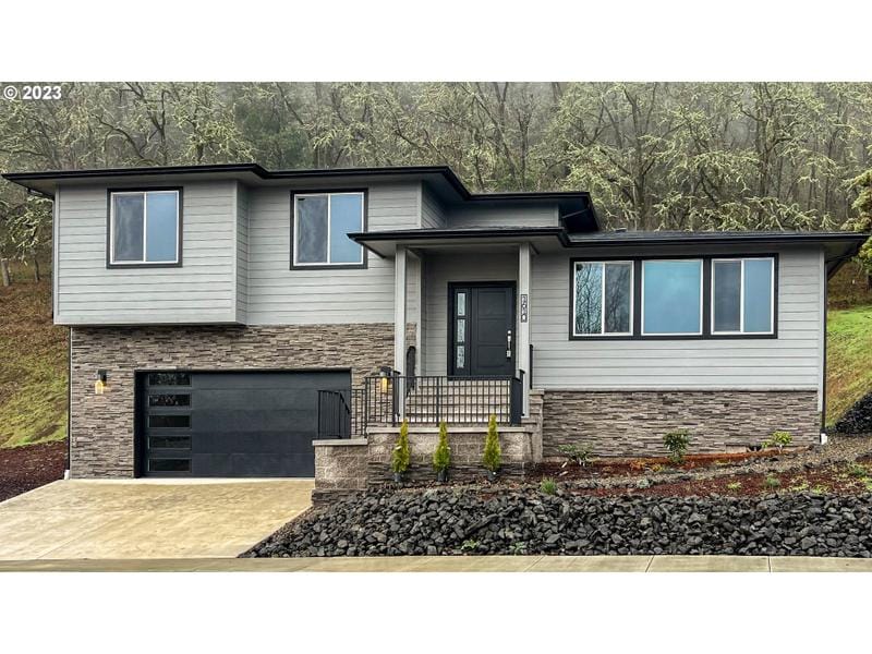 1610 NW AVERY ST, Roseburg OR 97471 for Sale