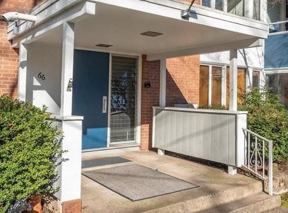66 North Lake Dr #D2 Hamden, CT 06517 - Home For Rent
